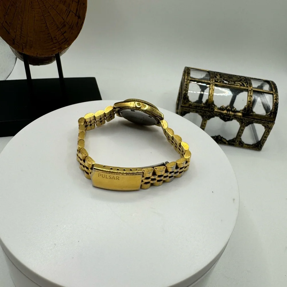 Pulsar quartz gold